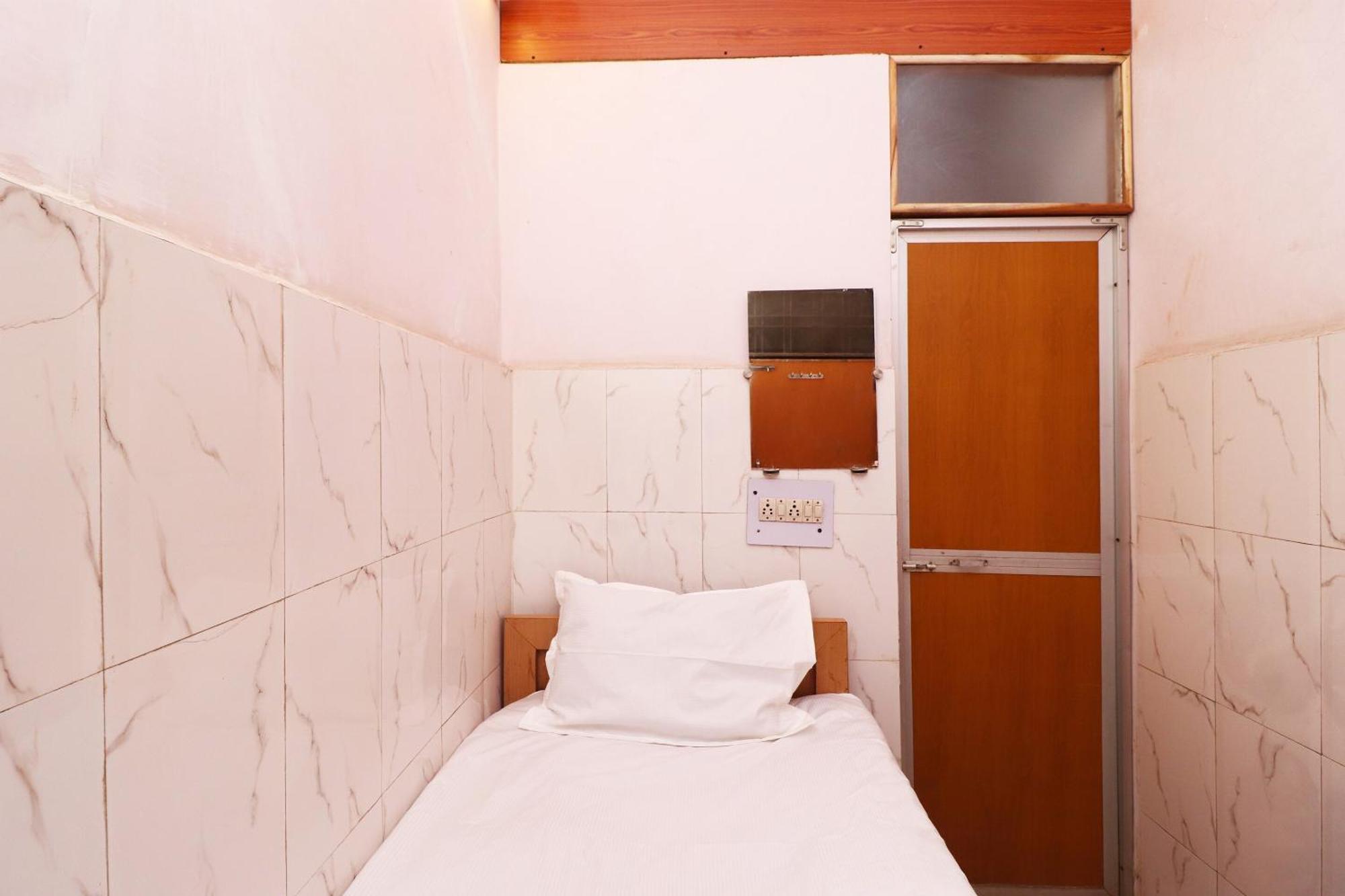 Hotel Kshama Jabalpur Bagian luar foto